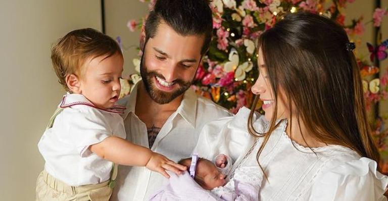 Romana Novais compartilha clique com Alok e os filhos, Ravi e Raika: ”Família completa”