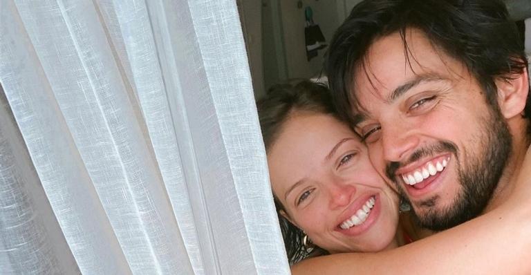 Agatha Moreira compartilha cliques belíssimos com Rodrigo Simas em Noronha: ”Amor”