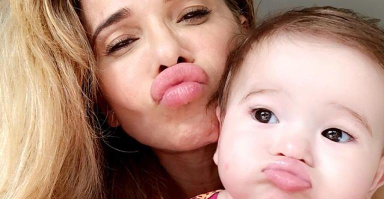 Dany Bananinha compartilha clique divertido com a filha, Lara, na web: ”Minha mãe é doidinha”