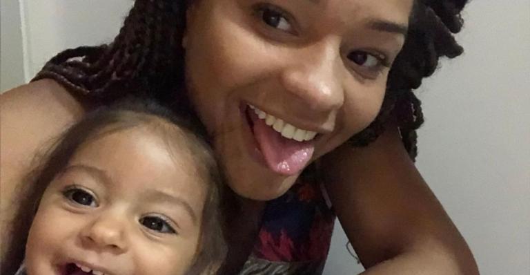 Juliana Alves corta cabelo da filha em casa e exibe resultado na web: ”Olha que tá de visual novo”