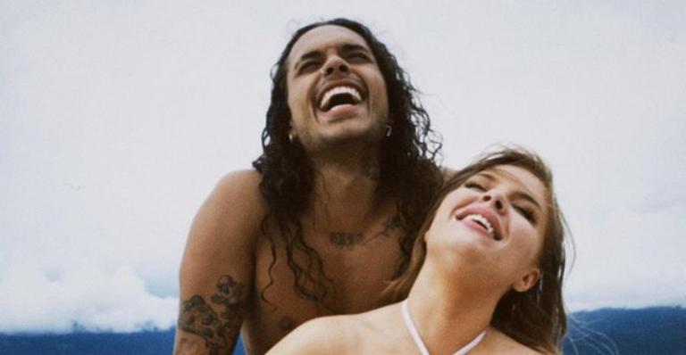 Luísa Sonza abre álbum de fotos com Vitão e declara: ”Meu melhor amigo”