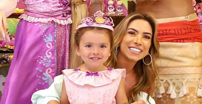 Patricia Abravanel celebra o aniversário de 3 anos de sua filha, Jane: ”Minha princesa”