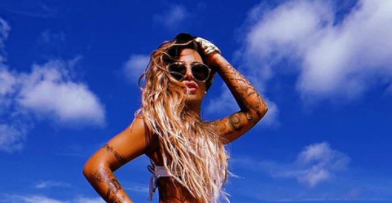 Rafaella Santos empina o bumbum e corpão rouba a cena: ”Maravilhosa!”