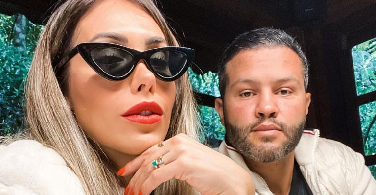 Bella Falconi posa ao lado do marido, Ricardo Maguila e se declara: ”Cada dia eu te amo mais!”