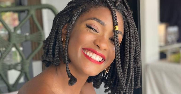 Erika Januza recebe elogios da web ao exibir seu novo visual: ”Linda como sempre”
