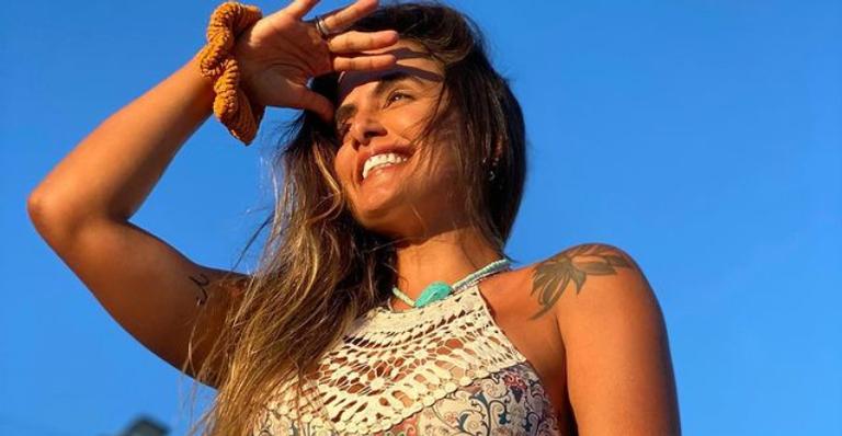 Ex-BBB Carol Peixinho compartilha truques de fotos com os fãs: ”Vocês sempre perguntam como faço”