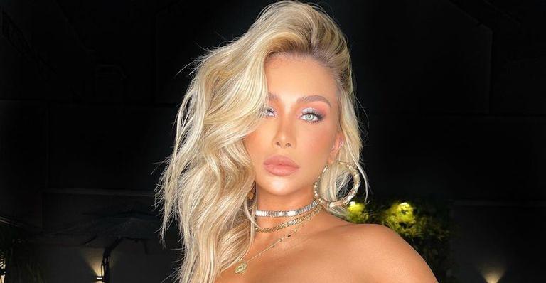 Flavia Pavanelli passa a tesoura nos fios e impressiona com novo cabelo: ”Ano de mudanças”
