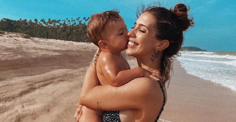 Gabi Brandt se derrete pelo filho, Davi, e brinca: ”É um pack de figurinhas”
