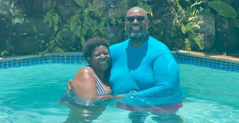 Péricles parabeniza a mãe com belíssima homenagem: ”Dia de uma pessoa muito mais que especial”