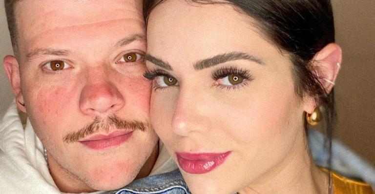 Thaís Vasconcellos posa com Ferrugem em almoço romântico e se declara: ”Amo ser sua namorada”