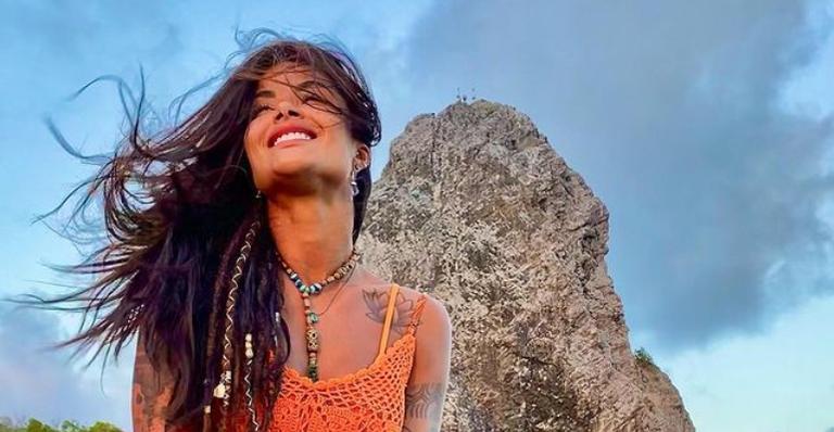 Aline Riscado ostenta corpão sarado durante viagem e fãs rasgam elogios: ”Maravilhosa”