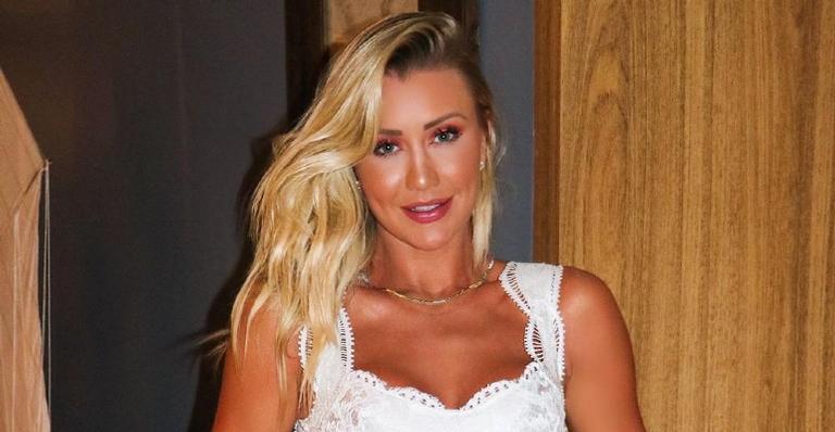 Ana Paula Siebert posa usando vestido de crochê e fãs não seguram elogios: ”Obra de arte”