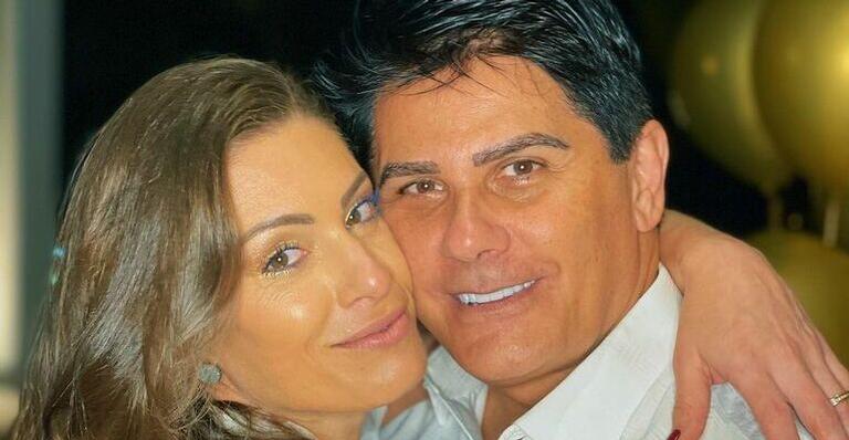 Com César Filho, Elaine Mickely exibe boa forma na praia e impressiona: ”Lindos”