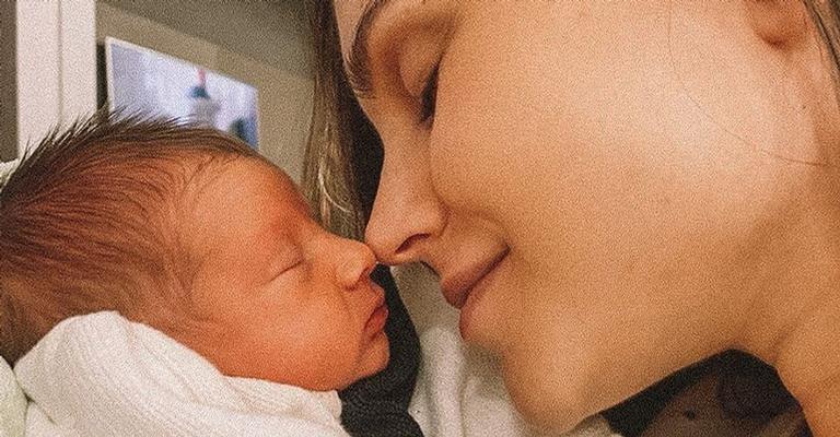 Flávia Viana se derrete ao relembrar look de Ano Novo do filho: ”Ainda não superei”
