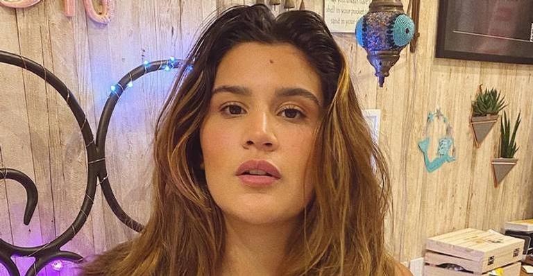 Giulia Costa arrasa no look todo preto e web rasga elogios: ”É muita beleza”