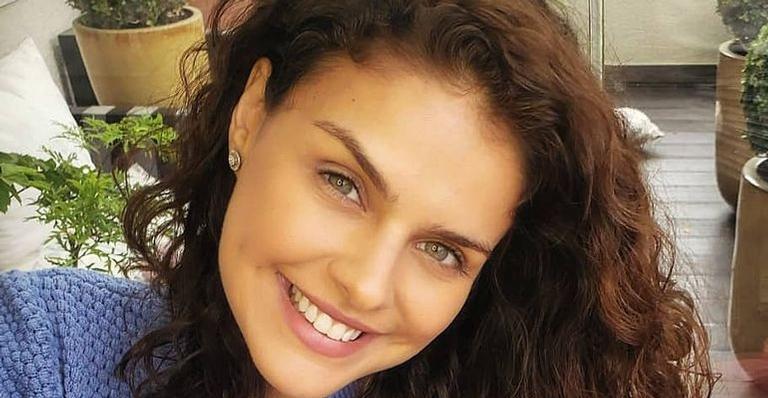 Paloma Bernardi protagoniza momento divertido na piscina: ”Belíssima até passando perrengue”