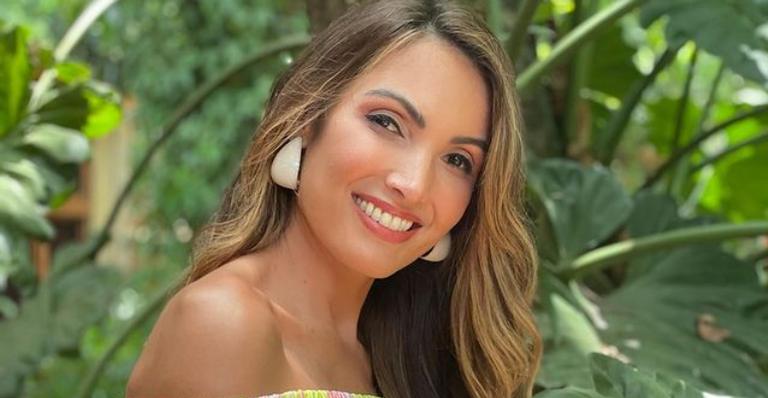 Patrícia Poeta posa sorridente ao retomar gravações: ”Voltando!”