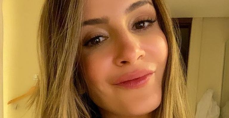Ao se preparar para gravações, Claudia Leitte surge com aparatos de proteção contra o coronavírus