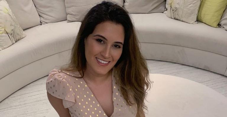 Bia Bonemer resgata cliques na piscina e recebe chuva de elogios