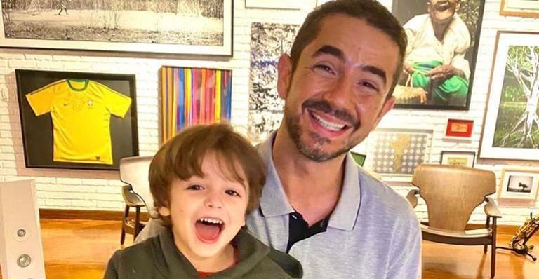 Felipe Andreoli se derrete ao posar coladinha com o filho, Rocco: ”O que é paraíso pra você?”