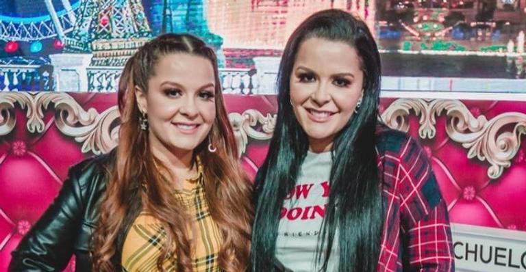 Maiara e Maraisa dançam de biquíni e curvas surpreendem os internautas