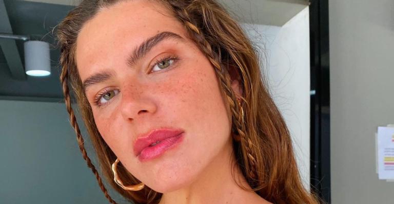 Mariana Goldfarb posa com roupa de ginástica estilosa e ganha elogios da web: ”Maravilhosa!”