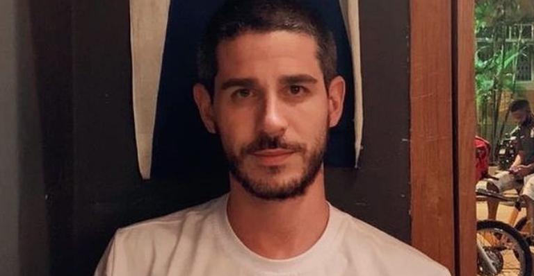 Pedro Neschling se despede da filha em volta para o Brasil: ”Nunca é fácil”