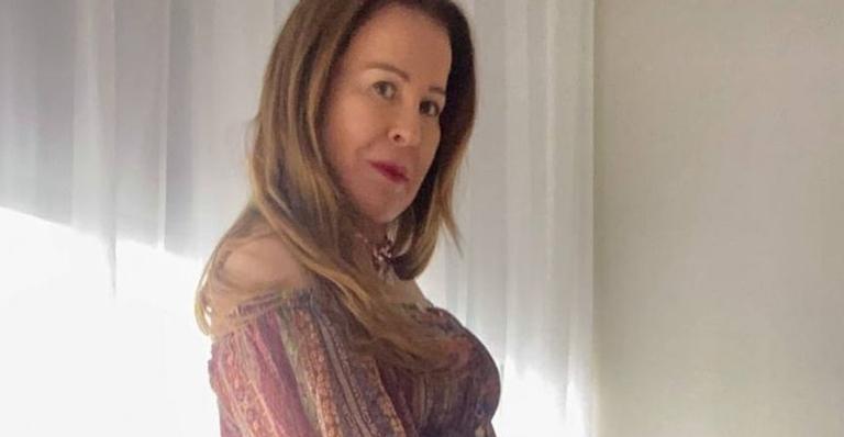 Aos 62 anos, Zilu Godoi deixa pernas de fora em clique ousado: ”Que mulherão”