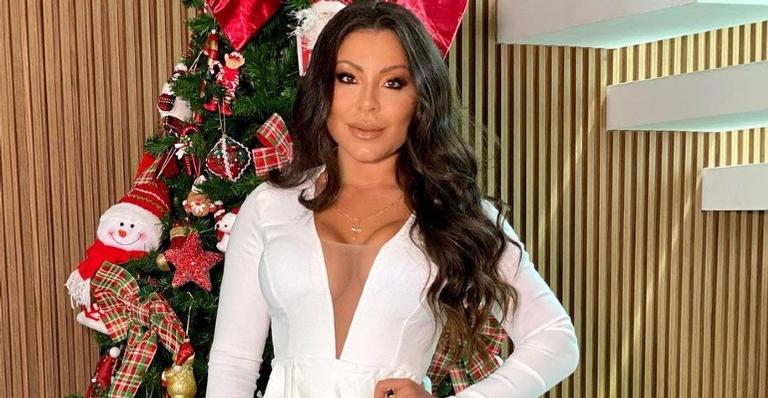 Andressa Ferreira empina o bumbum em sequência de cliques e fala sobre sua rotina