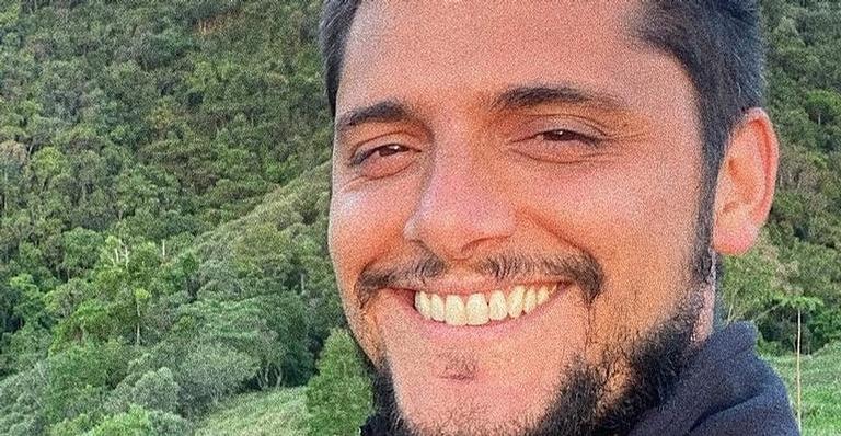 Bruno Gissoni compartilha clique na praia e arranca elogios dos seguidores