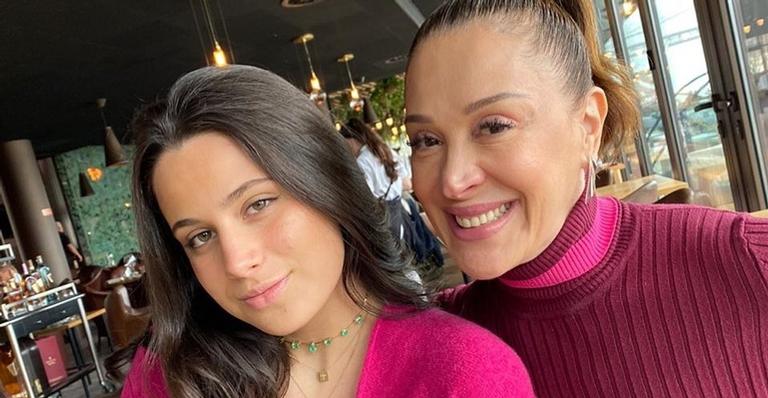 Claudia Raia comemora 18 anos da filha, Sophia, e emociona com lindo vídeo: ”Orgulho!”