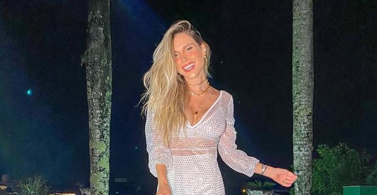 Flávia Viana transmite mensagem de esperança ao posar para belíssima sequência de cliques