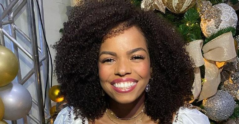 Radicalizou! Jeniffer Nascimento aparece com novo penteado e conquista a web