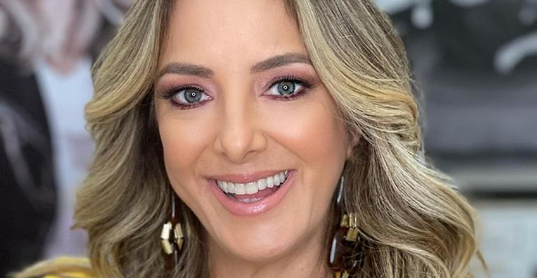 Ticiane Pinheiro surge belíssima em registro de maiô e dispara: ”Sextou”