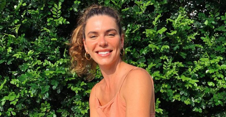 Mariana Goldfarb arranca elogios da web ao posar com biquíni ousado: ”Que perfeita!”