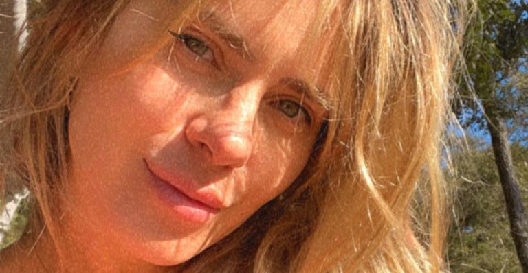 Carolina Dieckmann chama atenção da web ao posar com biquíni estiloso: ”Gata demais!”