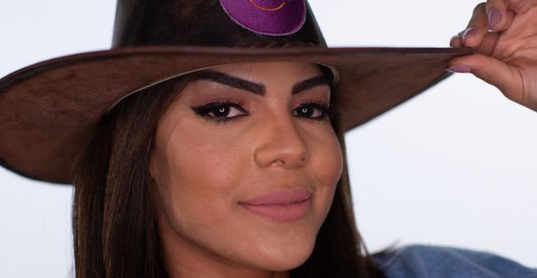 Fora da Fazenda, Tays Reis chama atenção ao ser clicada de biquíni