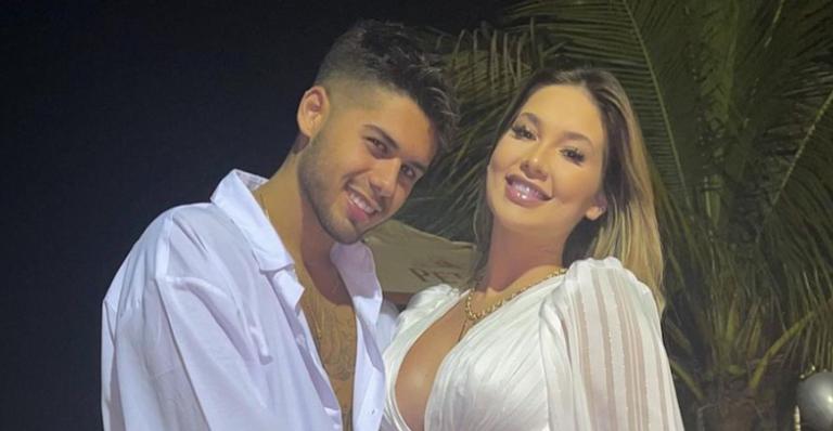 Zé Felipe surge em clima de romance com Virginia e se derrete: ”Nós”