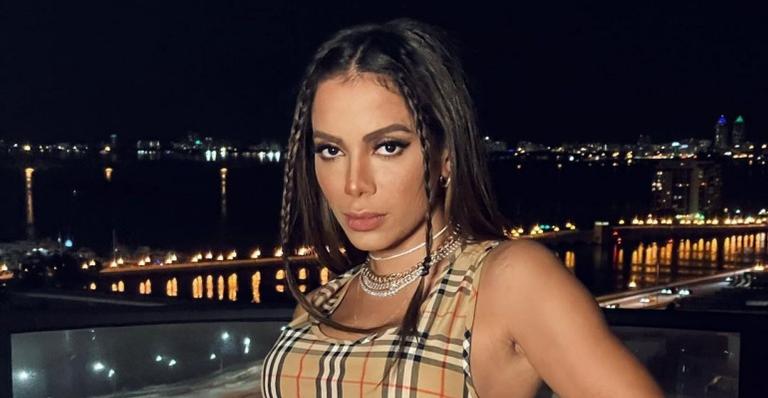 Anitta brinca sobre misturar inglês e português na mesma frase: ”O que eu mais temia”