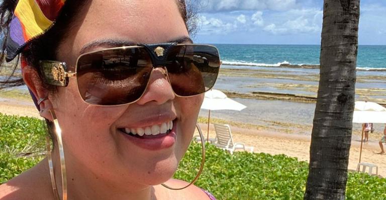 Fabiana Karla recebe elogios de fãs ao surgir em águas cristalinas: ”Uma sereia no paraíso…”