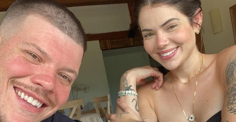Ferrugem posa com a esposa e se declara: ”Apaixonadinho”
