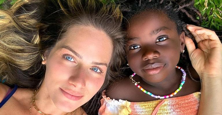 Giovanna Ewbank publica foto perfeita de Titi e se declara: ”Paixão da minha vida”