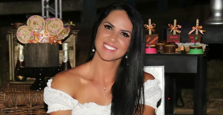 Graciele Lacerda chama atenção da web ao posar de biquíni: ”Perfeição existe e podemos provar!”