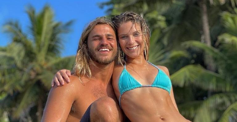 Isabella Santoni posta fotos da paisagem e do namorado: ”Não consegui escolher o mais bonito”