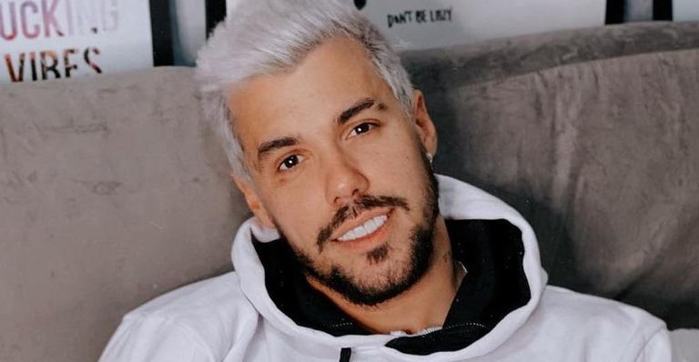 Lipe Ribeiro celebra aquisição de carro de luxo: ”Deus é bom o tempo todo”