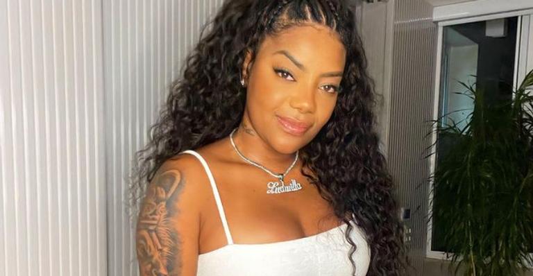 Ludmilla posa de barriguinha de fora no Pão de Açúcar e arranca elogios: ”Gata”
