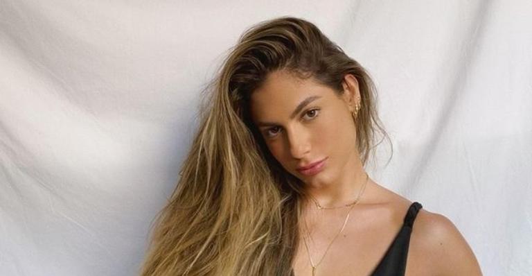 Mari Gonzalez derrete corações ao posar para belíssima selfie
