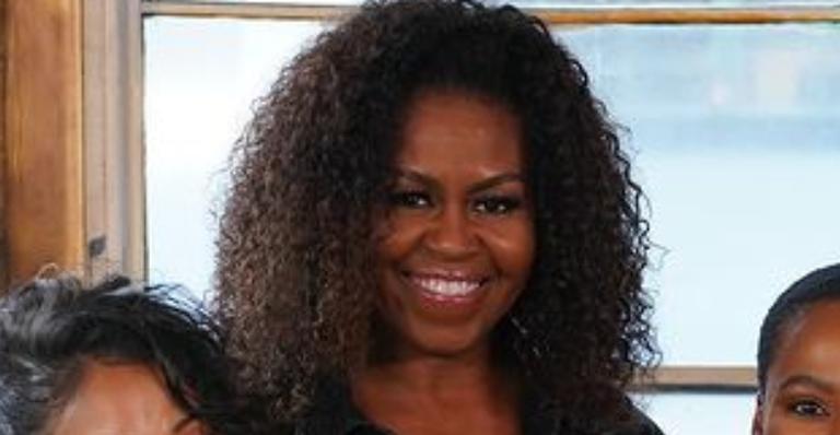 Michelle Obama surge toda natural em selfie e agradece pelas mensagens em seu aniversário