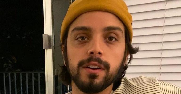 Rodrigo Simas encanta os seguidores ao postar clique com Agatha Moreira