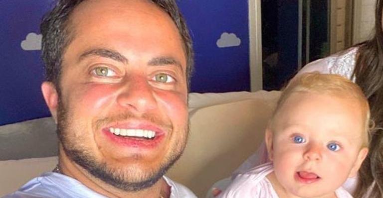 Thammy Miranda surge em cama elástica com o filho, Bento: ”Esse sorriso é a razão de tudo!”